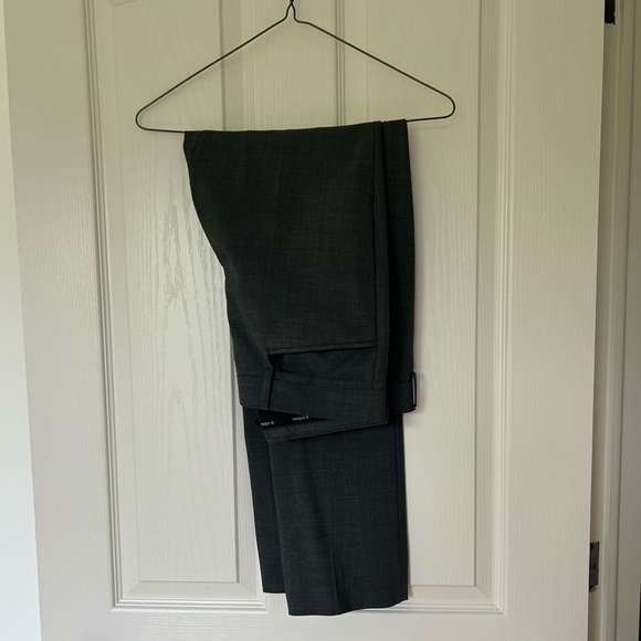 Le Chateau Mens suit jacket, vest and pants - Picture 4 of 7